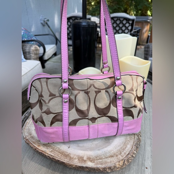 ~Coach~ Signature Satchel! - Picture 5 of 7